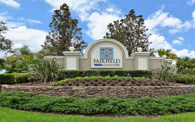 view of community / neighborhood sign