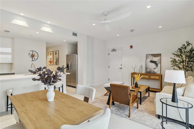 dining space featuring sink and ceiling fan