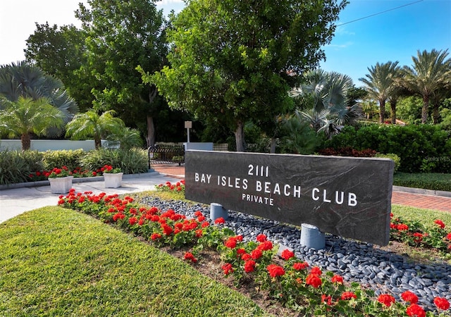 view of community / neighborhood sign