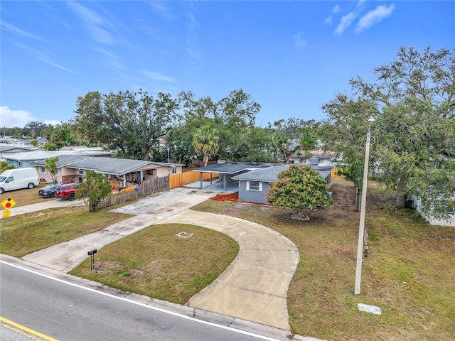 view of front of property featuring a carport and a front yard