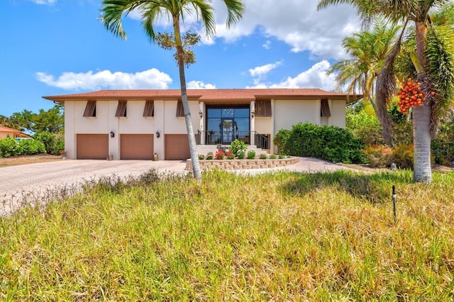 424 Cezanne Dr, Osprey, FL 34229 - view of front of property with driveway and stucco siding