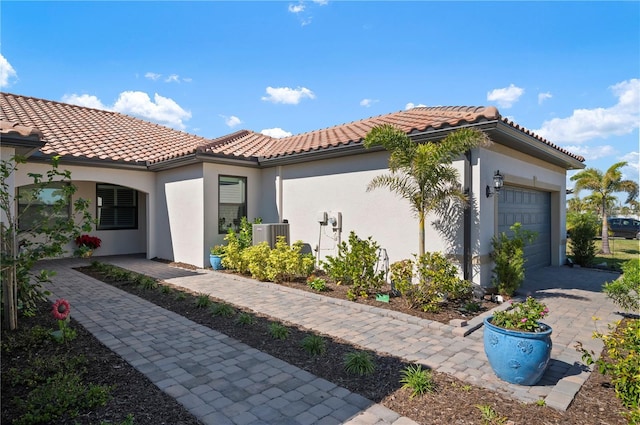 view of front facade featuring a garage