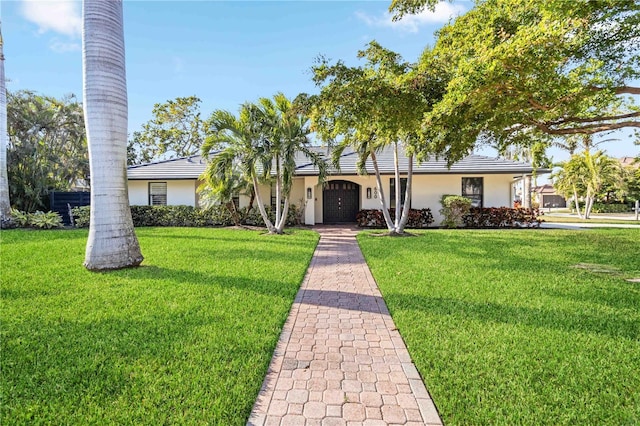 single story home with a front yard