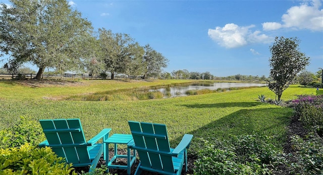 view of yard featuring a water view