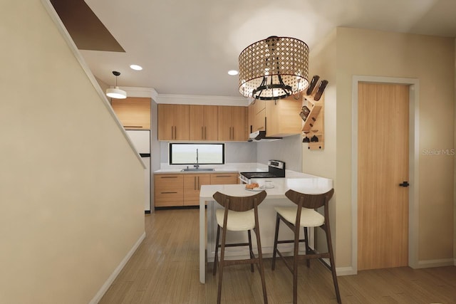 kitchen with light brown cabinetry, a breakfast bar, stainless steel range with electric stovetop, decorative light fixtures, and kitchen peninsula