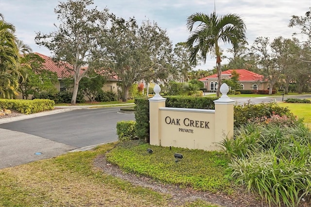 view of community / neighborhood sign