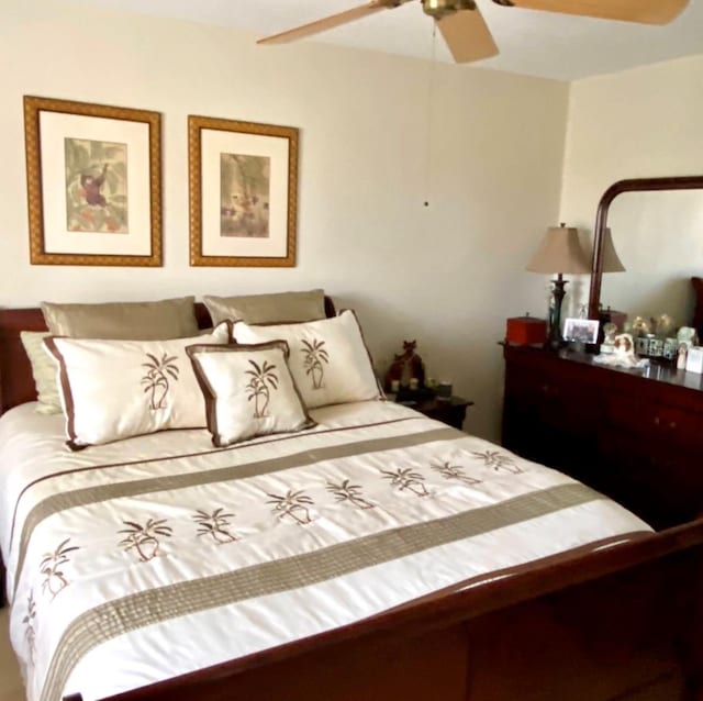 bedroom with ceiling fan