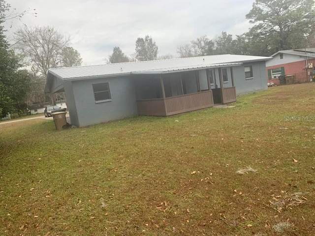 back of house featuring a lawn