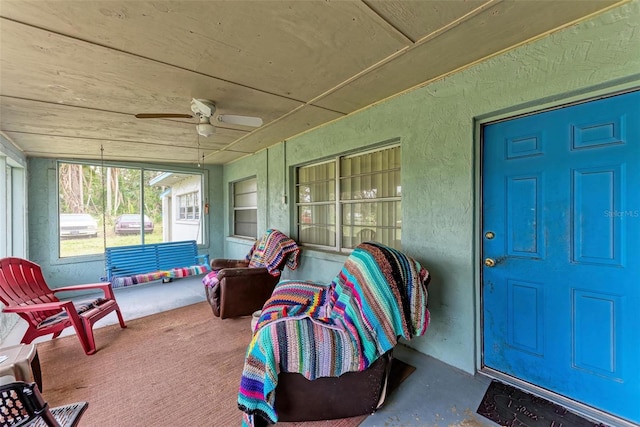 sunroom with ceiling fan