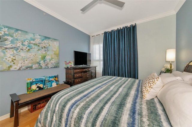 bedroom featuring hardwood / wood-style floors, crown molding, and ceiling fan