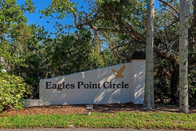 view of community / neighborhood sign