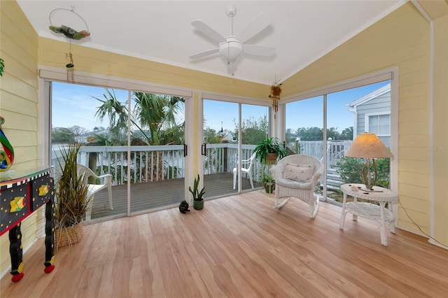 sunroom with vaulted ceiling and ceiling fan