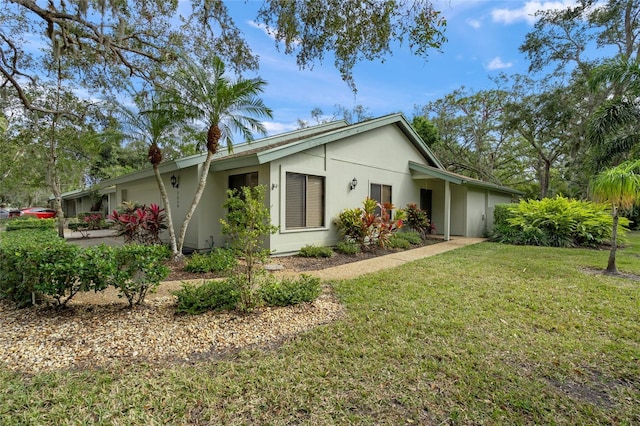 ranch-style house featuring a front yard