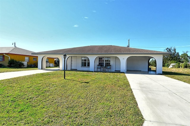 ranch-style home featuring a front lawn