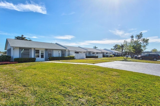 single story home with a front yard