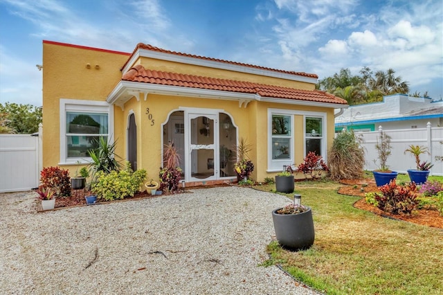 back of house featuring a yard