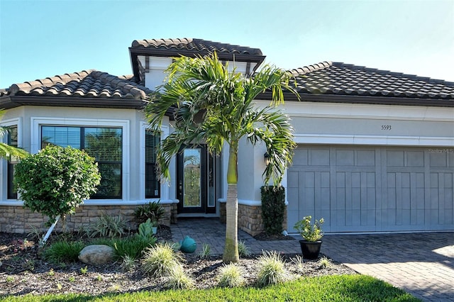 view of front of property featuring a garage