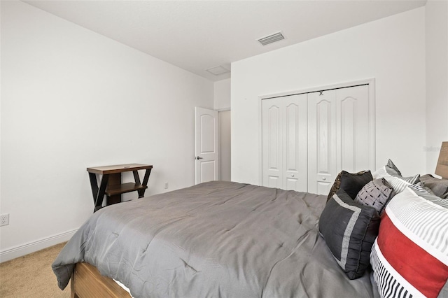 bedroom featuring carpet floors and a closet