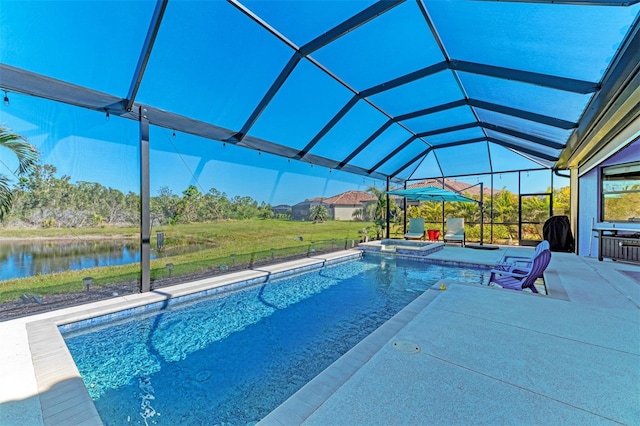 view of swimming pool featuring a lawn, glass enclosure, a water view, a patio area, and an in ground hot tub