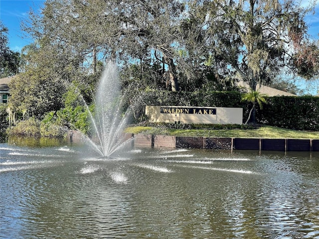 community sign featuring a water view
