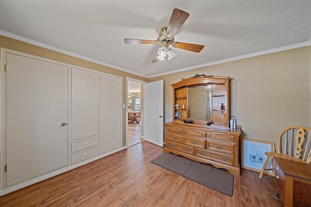 bedroom with ornamental molding, hardwood / wood-style floors, and ceiling fan