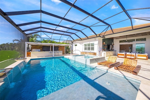 view of pool featuring pool water feature, a lanai, an in ground hot tub, ceiling fan, and a patio