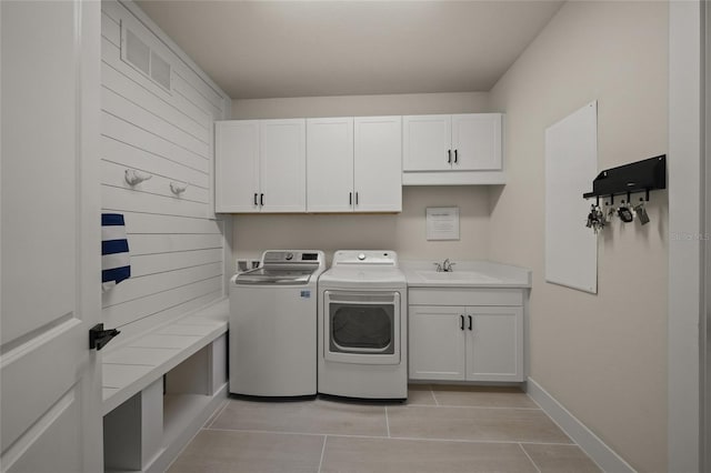 laundry room featuring sink, cabinets, and independent washer and dryer