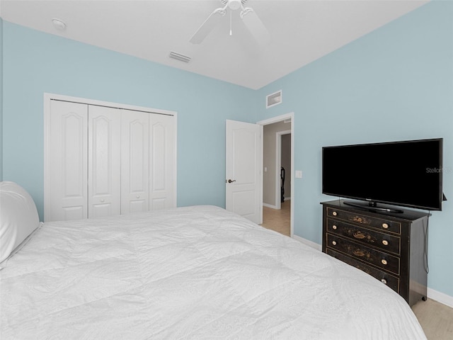 bedroom featuring ceiling fan and a closet