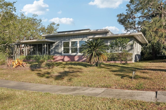 Listing photo 3 for 349 Scott Ave, Sarasota FL 34243