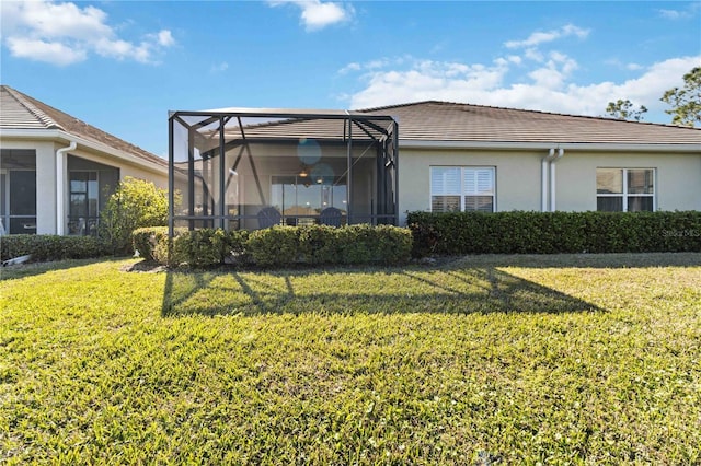 4891 Maymont Park Cir, Bradenton, FL 34203 - back of house with glass enclosure and a lawn
