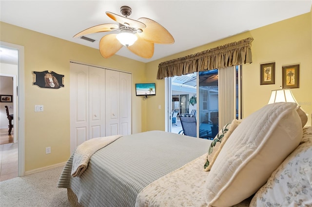 bedroom featuring access to outside, a closet, ceiling fan, and carpet flooring