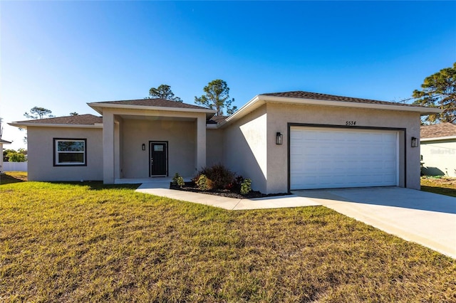 view of front facade featuring a garage and a front lawn