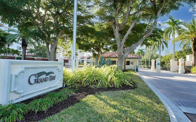 view of community / neighborhood sign