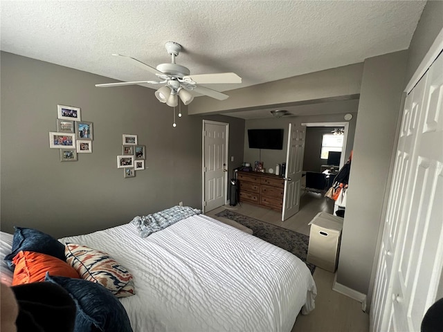 bedroom with a textured ceiling, a closet, and ceiling fan