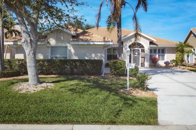 view of front of property with a front yard