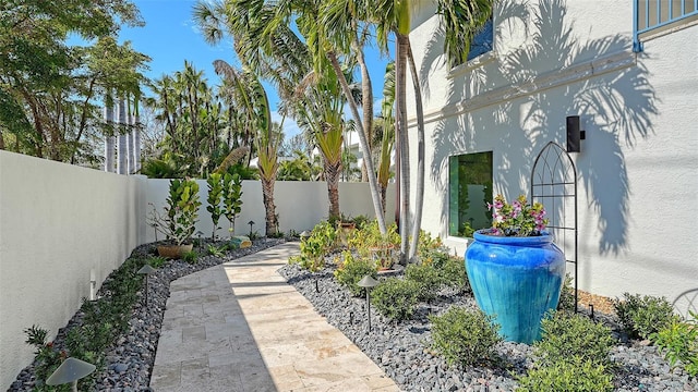 view of yard featuring a patio area