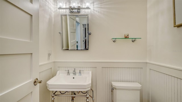 bathroom featuring toilet and sink