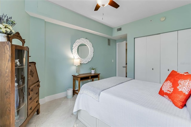 bedroom featuring ceiling fan and a closet