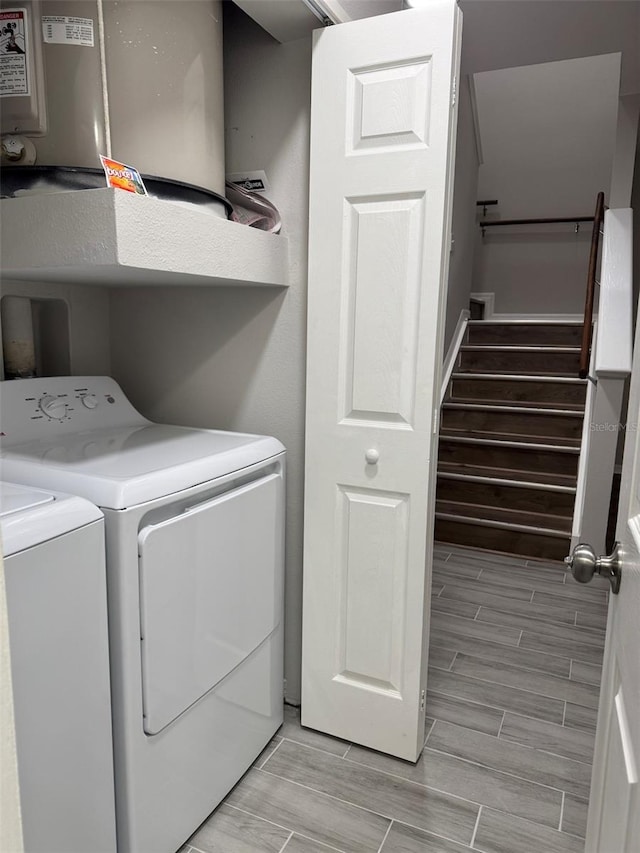 laundry room with washing machine and clothes dryer