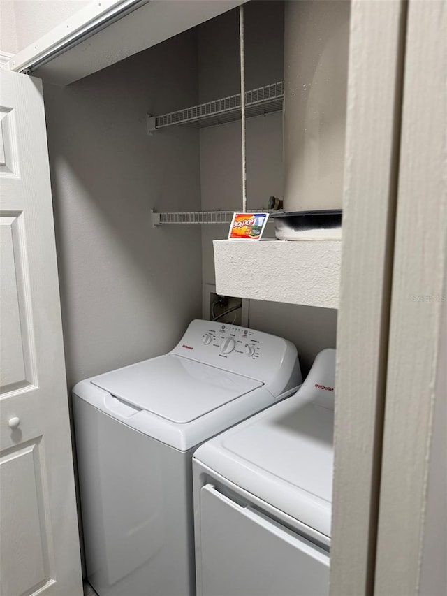 laundry room with washing machine and dryer