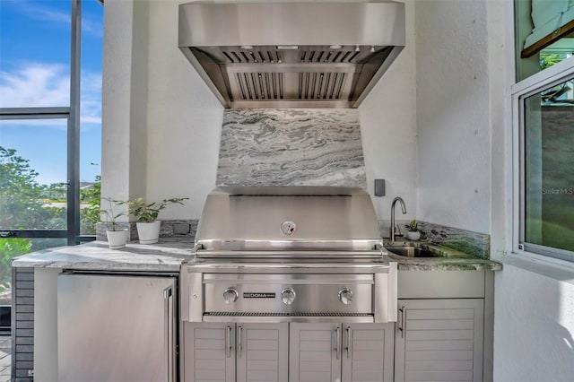 view of patio featuring an outdoor kitchen, sink, and area for grilling