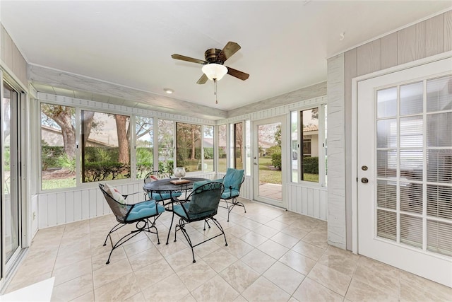 sunroom / solarium featuring ceiling fan