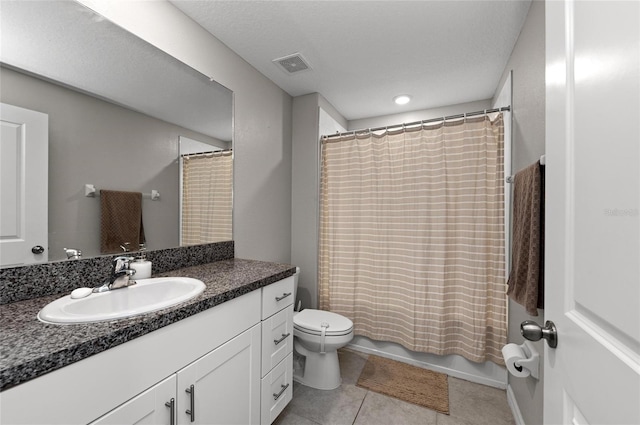 full bath featuring toilet, vanity, visible vents, tile patterned floors, and shower / bath combo with shower curtain