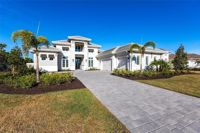 view of front facade featuring a garage and a front yard