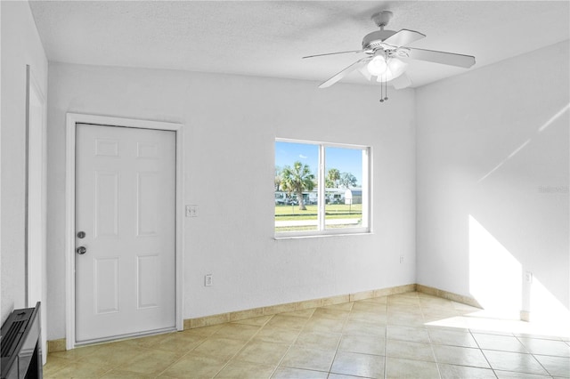 empty room featuring ceiling fan and a textured ceiling