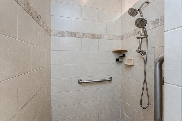 bathroom featuring tiled shower