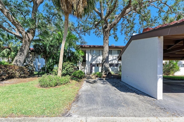 view of front of house with a front yard