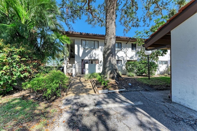 view of front facade with stucco siding and a tiled roof