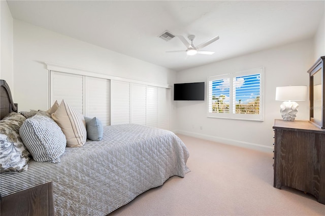 bedroom featuring light carpet, a ceiling fan, visible vents, and baseboards