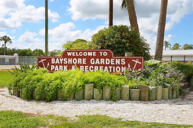 view of community / neighborhood sign